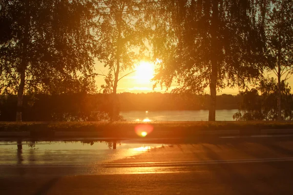 Alvorada Manhã Profunda Bonita Com Destaques Nos Raios Alaranjados Sol — Fotografia de Stock