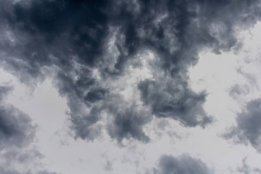 şiddetli yağmur önce özgün karanlık bulutlar. arka plan gökyüzü ve fırtına.