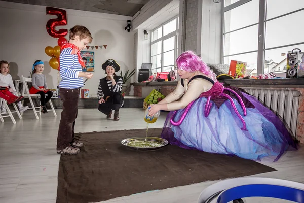 Rusia Yaroslavl Feb 2018 Grupo Feliz Niños Una Celebración Cumpleaños — Foto de Stock