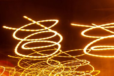 yaratıcı fotoğrafçılık ışık veya neon kaotik, çok dans alışılmadık desenli çizgiler arka plan üzerinde renkli. eşsiz masaüstü duvar kağıdı veya ekran koruyucu kavramı. kopya alanı, doku, bulanıklık