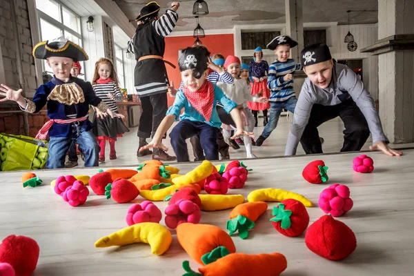 Rusia Yaroslavl Feb 2018 Grupo Feliz Niños Una Celebración Cumpleaños — Foto de Stock