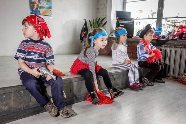 Rússia Yaroslavl Fev 2018 Grupo Feliz Crianças Uma Celebração Aniversário — Fotografia de Stock