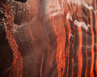 Mdf tabağında kırmızı plastik ağ