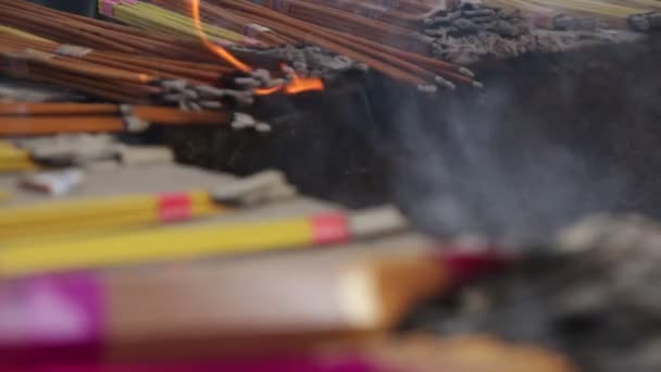 大佛寺烟熏香棒冥想 — 图库视频影像