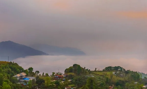 Fotografie Zářivých Barev Zamračená Obloha Horské Stanice Hill Poblíž Sarangkot — Stock fotografie