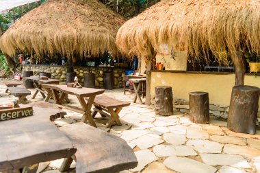 Bir de dış çevre dostu restoran dekore edilmiştir. Akdeniz sahil yakınında fotoğraf.