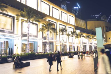 15 Kasım 2016 - Dubai Birleşik Arap Emirlikleri / Birleşik Arap Emirlikleri: Mall of Emirates, dünyanın en büyük alışveriş merkezi. Orada içinde bir akvaryum ve çeşitli dükkanlar da.