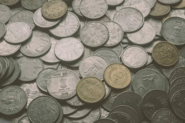 Скарбниця 100 Номерів Індійських Рупій Металевих Монет Ізольованому Фоні Фінансова — стокове фото