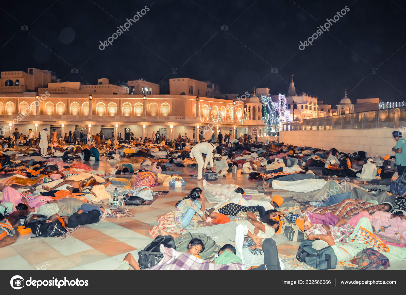 Amritsar India May 2016 People Sleeping Floor Sikh Golden Temple