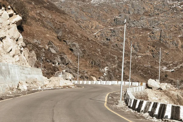 Widok Autostrady Indii Granica Chin Pobliżu Przełęczy Nathu Himalajach Która — Zdjęcie stockowe
