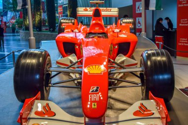 Dubai - 10 Ekim 2018: ziyaretçiler için bir otomobil köşk içinde görüntülenen İtalyan otomobil markası Fiat araba.