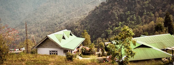 카슈미르 카슈미르 히말라야 지역의 화창한 드는의 마을의 꼭대기의 파노라마 캘린더에 — 스톡 사진