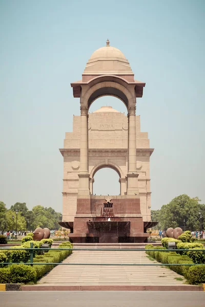 Rajpath, Raisina Hill, Νέο Δελχί, Ινδία Ιανουαρίου 2019 θόλων βρίσκεται 150 μέτρα από την πύλη της Ινδίας. Κενή θόλων, κατασκευάστηκε το κόκκινο ψαμμίτη, είναι ένα σύμβολο της Britishs υποχώρηση από την Ινδία. — Φωτογραφία Αρχείου