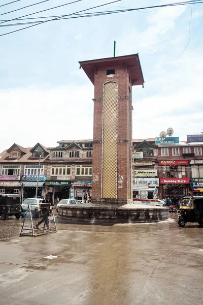 Lal Chowk Clock Tower (Rudé náměstí), Srinagar, Jammu - Kašmír, Indie 14. února 2019 - Pohled na Lal Chowk, známé místo pro politická setkání a nejpopulárnější obchodní nákupní centrum na Srinagaru — Stock fotografie