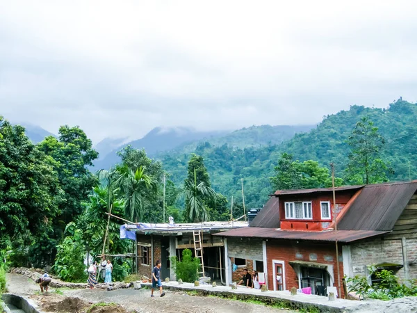 Rocky Island köyü, Jhalong Kampı, Suntalekhola (Samsing), Kalimpong, Batı Bengal, Hindistan Neora Vadisi milli parkı yakınında bulunan doğa yürüyüşü, trekking, hafta sonu aktivite vahşi tatil için popüler