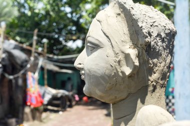 Maa Durga pratima yüz Sanat modeli kapatın. Ünlü Durga Pooja Kutlaması sırasında kilden yapılmış Tanrıça Durga heykeli. Kumartuli, Kalküta Kolkata, Batı Bengal, Hindistan'daki potter stüdyosundan alındı.