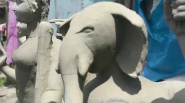 Ganesh God Idol yüz Sanat modeli kapatın. Lord Ganesha heykeli ünlü Ganesh Chaturthi Kutlaması sırasında kilden yapılmış. Kumartuli, Kalküta Kolkata, Batı Bengal, Hindistan'daki potter stüdyosundan alındı.