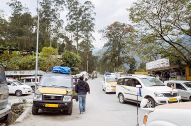 Siliguri West Bengal Hindistan Ekim 2018 - Nh31, Nh10 Gangtok Ranpoo yolu Üzerinde Malbazar Gangtok seyahat popüler bir turist durdurma görünümü Matigara Siliguri Kavşağı'ndan.