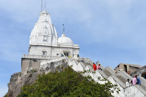 Λόφοι του Παρασκευά, Γκίλενχ, Τζέλιπο, Ινδία Μάιος 2018-θέα του ναού Σικαρτζί τζιν στο λόφο Παρανάθ. Αυτός ο ναός είναι δημοφιλής μεταξύ των οπαδών της Τζάιν, ένας από τους πιο επισκέπτονταν. — Φωτογραφία Αρχείου