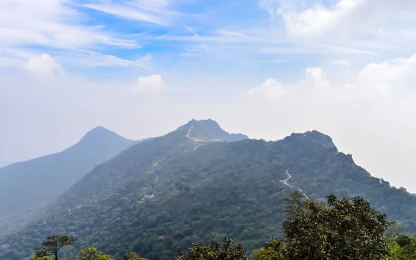 Parasnath Hill Range Vista panorámica del paisaje. Se encuentra en el extremo oriental de la meseta de Chota Nagpur en el distrito de Giridih del estado indio de Jharkhand, India. Una foto de turismo de Jharkhand . — Foto de Stock