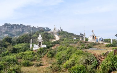 Parasnath Hill Sıradağları'ndaki Shikharji Jain Tapınağı alanı. Manzara Manzara. Hindistan'ın Jharkhand eyaletinin Giridih bölgesindeki Chota Nagpur Platosu. Bir Jharkhand Turizm Fotoğraf.