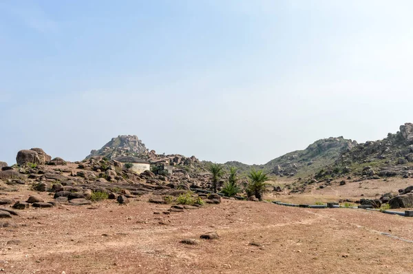 Zone semi-aride vallonnée sèche du plateau Chota Nagpur du Jharkhand en Inde. La dégradation des terres est due au changement climatique, qui affecte la productivité agricole, la biodiversité et le développement durable. A — Photo