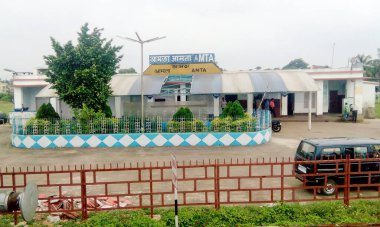 Amta tren istasyonu, Hindistan 'ın batı Bengal eyaletinin Howrah İlçesi' nde Amta 'da Kharagpur demiryolu bölümünün Santragachi Amta şube hattındaki terminaldir.