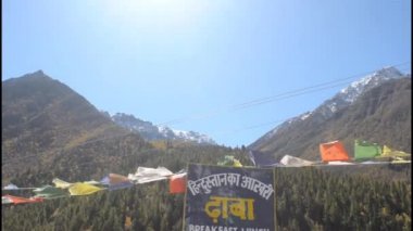 En son Hindistan-Çin sınırında bulunan Son Dhaba yol kenarı restoranı Hindustan ka Aakhri Dhaba İşaret Kurulu. Chhitkul, Sangla Vadisi, Kinnaur Bölgesi, Himachal Pradesh Hindistan Ekim 2019
