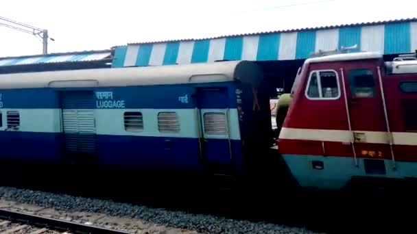 Guwahati Ekspresi 12509 Guwahati Bangalore Junction Yüksek Hızlı Hint Treni — Stok video