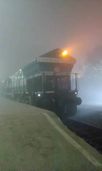 Tren Geceleyin Boş Tren Stasyonu Nda Durdu Hindistan Tren Istasyonları — Stok fotoğraf