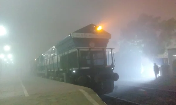 Tren Geceleyin Boş Tren Stasyonu Nda Durdu Hindistan Tren Istasyonları — Stok fotoğraf