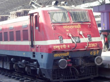 Santragachhi, Kolkata 'daki Santragachhi şehirlerarası demiryolu kavşağında Hindistan Demiryolları Güney Doğu Demiryolu Bölgesi Yolcu Treni. Howrah, Hindistan Güney Asya Pac Mayıs 2019