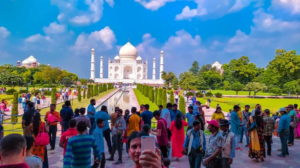 Gekraaid Van Mensen Bezoekers Arriveren Taj Mahal Zonsondergang Tijd Hoge — Stockfoto