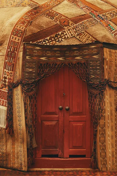 Entrance Ancient Dwelling Nomad Yurt Handmade Wooden Door Traditional Ornaments — Stock Photo, Image