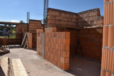 Tek bir aile evinin inşaatı