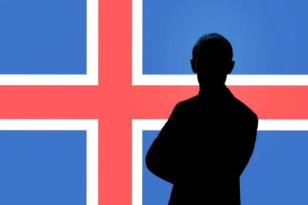 Silhouette d'homme d'affaires sur le fond du drapeau islandais . — Photo