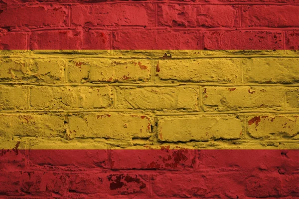 Bandeira espanhola no fundo da parede de tijolo . — Fotografia de Stock