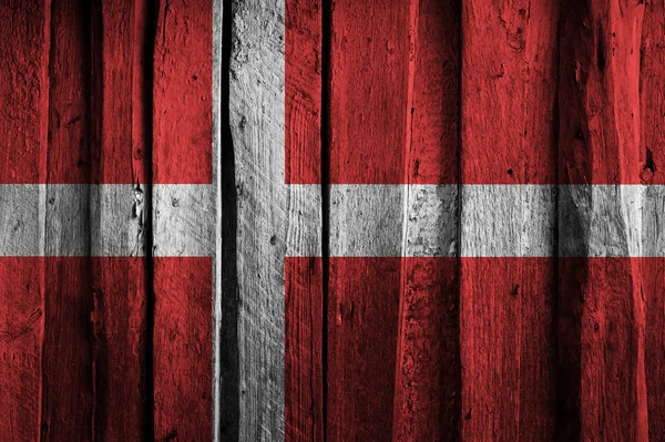 Bandiera danese sullo sfondo di vecchie assi di legno . — Foto Stock
