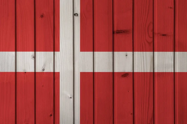 Bandera de Dinamarca sobre el fondo de tablas de madera. Fondo de pantalla para instalación y diseño. Espacio para texto . —  Fotos de Stock