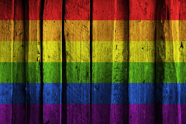 Bandera LGBT sobre fondo de tablones de madera viejos . — Foto de Stock