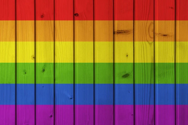 Bandera de LGBT en el fondo de tableros de madera. Fondo de pantalla para instalación y diseño. Espacio para texto . — Foto de Stock