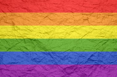 Eski buruşturulmuş zanaat kağıt üzerinde LGBT bayrağı.