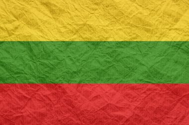 Eski buruşturulmuş zanaat kağıt üzerinde Litvanya bayrağı.