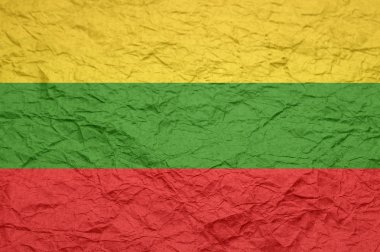 Eski buruşturulmuş zanaat kağıt üzerinde Litvanya bayrağı.
