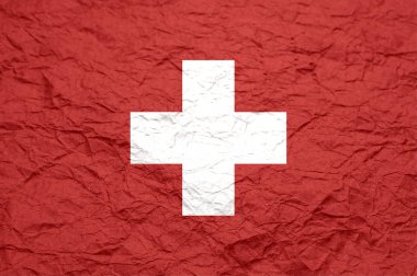 Eski buruşturulmuş zanaat kağıt üzerinde İsviçre bayrağı. 