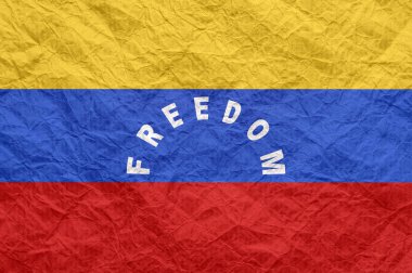 Eski buruşturulmuş zanaat kağıt üzerinde özgürlük yazıt ile Venezuela bayrağı. 