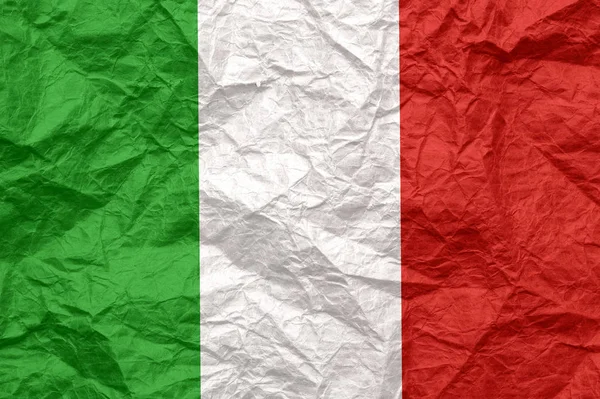 古いくしゃくしゃのクラフトペーパーのイタリアの旗. — ストック写真