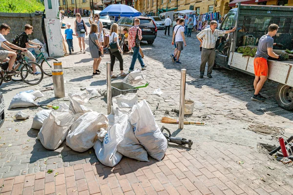 1 czerwca 2019. Prace naprawcze na andriivskyi Andrijewski Zjazd ulica (andriyivsky Descent) Kijów, Ukraina. — Zdjęcie stockowe