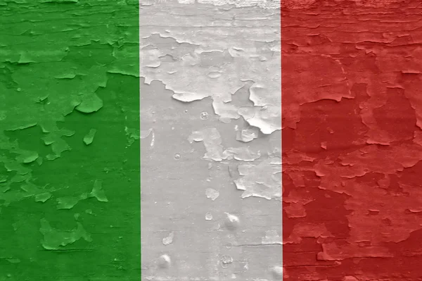 Bandera de Italia sobre vieja superficie de madera pelada . — Foto de Stock