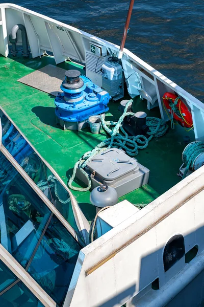 Hajó Fedélzete Felszereléssel Egy Folyami Sétahajó Fedélzetének Töredéke Vízi Folyami — Stock Fotó